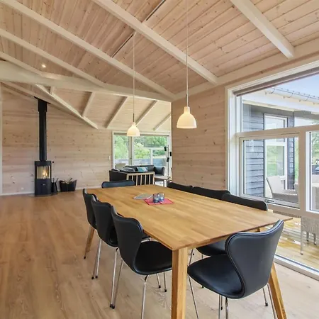 Heriest - 1-2km From The Sea By Interhome