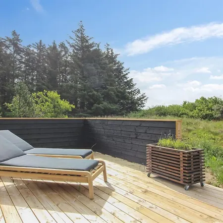 Heriest - 1-2km From The Sea By Interhome