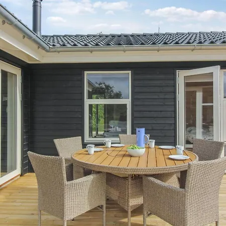 Heriest - 1-2km From The Sea By Interhome
